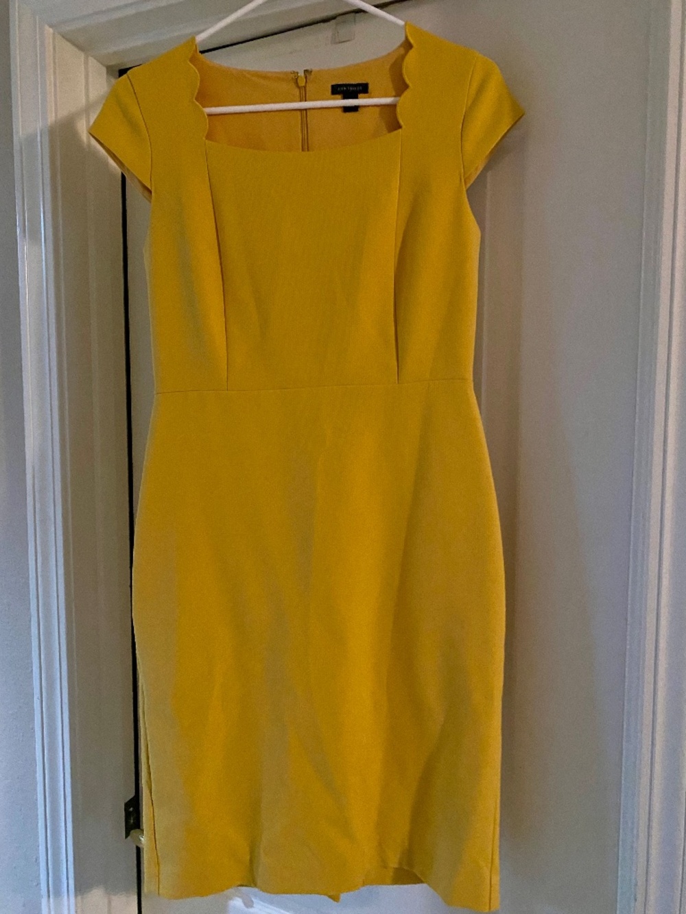 Ann Taylor Yellow Sheath Dress – Size XS ☀️